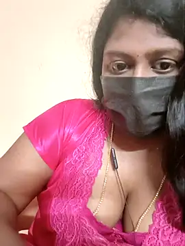 Snapshot of Romantic_Woman chatting on 18, 4, 2026 Romantic Woman online show from 18, 4, 2026