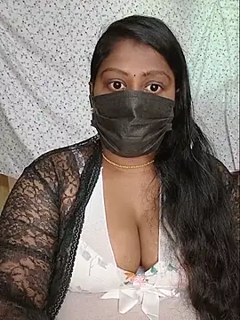 Snapshot of Romantic_Woman chatting on 20, 5, 2026 Romantic Woman online show from 20, 5, 2026
