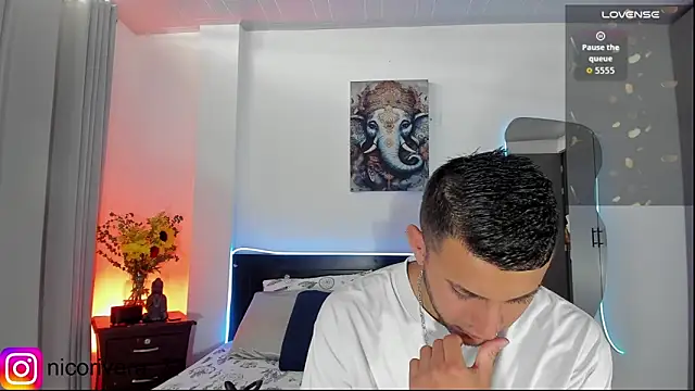 Emma Nico online show from 18, 4, 2026