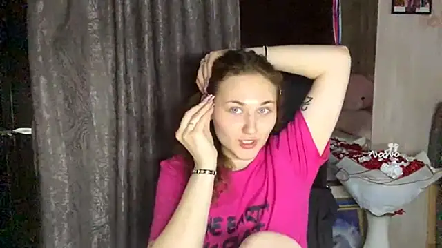 SophieNiktashu online show from 5, 4, 2026