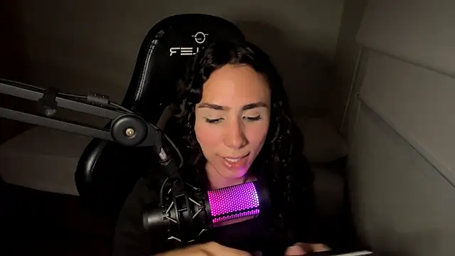 TakakoAthan online show from 8, 4, 2026