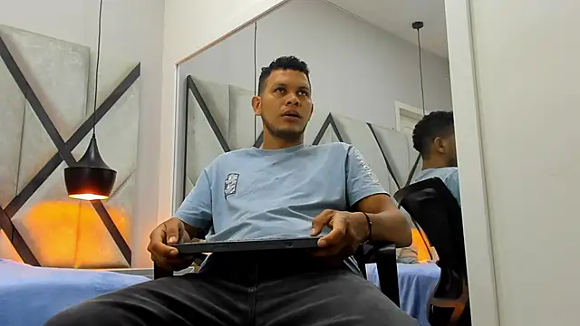 NohaBrooks online show from 7, 4, 2026