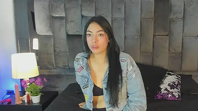 Ashly bloom  online show from 5, 5, 2026