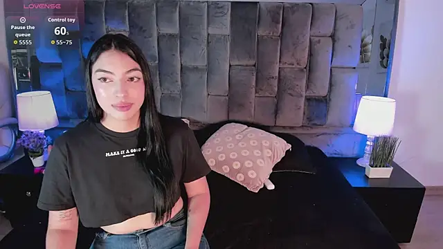 Ashly bloom  online show from 25, 6, 2026