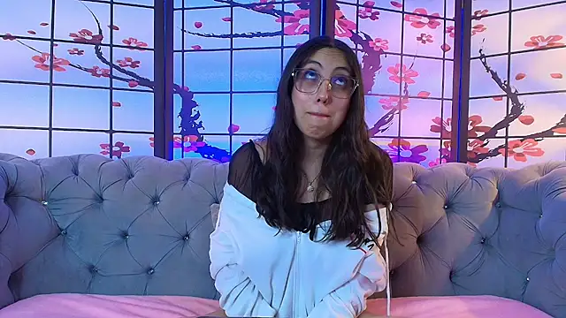 sweetlyundone online show from 22, 4, 2026