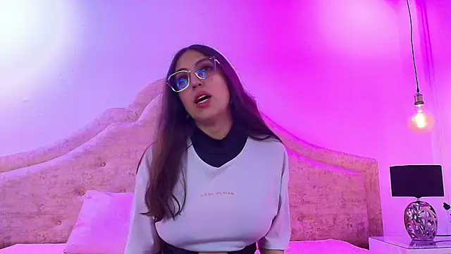 sweetlyundone online show from 15, 4, 2026