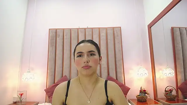Zoe Monrow online show from 19, 4, 2026