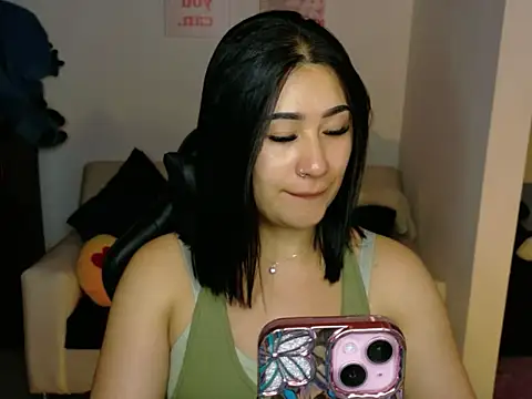 Snapshot of EvelynLeen_ chatting on 21, 5, 2026 EvelynLeen online show from 21, 5, 2026