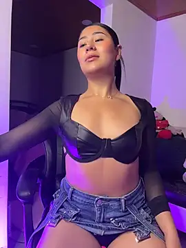 Snapshot of EvelynLeen_ chatting on 13, 4, 2026 EvelynLeen online show from 13, 4, 2026