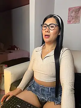 EvelynLeen  online show from 7, 4, 2026