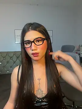Snapshot of JassmineLove chatting on 4, 7, 2026 JassmineLove online show from 4, 7, 2026