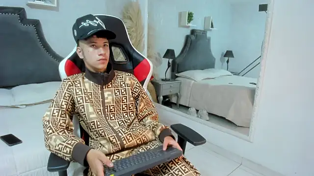 MiloSex  online show from 19, 4, 2026