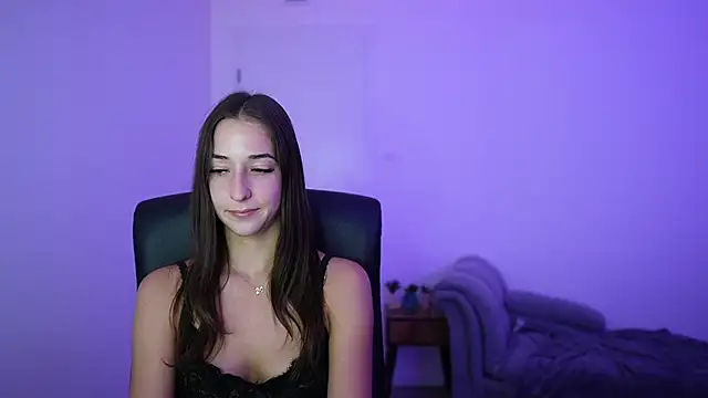 Crystalbrunette18 online show from 28, 6, 2026