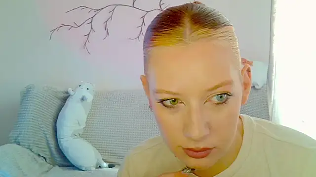 Snapshot of earn_my_lily chatting on 22, 4, 2026 earn my lily online show from 22, 4, 2026