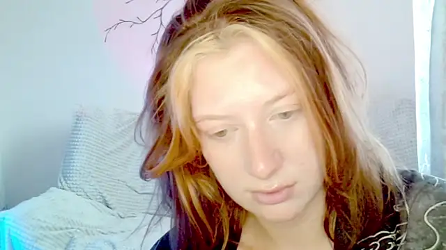 Snapshot of earn_my_lily chatting on 23, 4, 2026 earn my lily online show from 23, 4, 2026