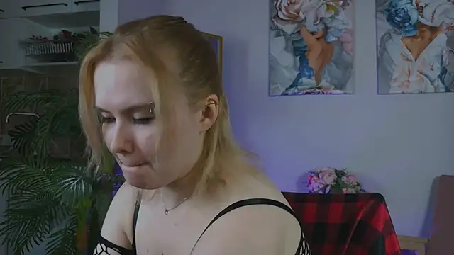 Snapshot of FionaxRider_ chatting on 6, 4, 2026 FionaxRider online show from 6, 4, 2026