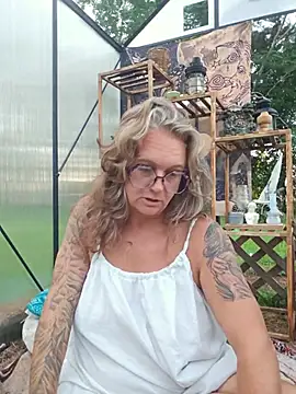 Snapshot of Blondejenn chatting on 9, 7, 2026 Blondejenn online show from 9, 7, 2026