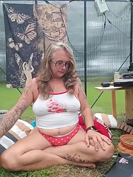 Snapshot of Blondejenn chatting on 9, 6, 2026 Blondejenn online show from 9, 6, 2026