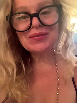 Love Lee xo online show from 14, 7, 2026
