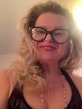 Love Lee xo online show from 26, 6, 2026