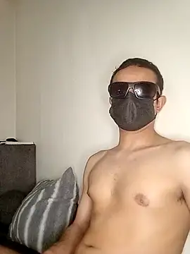 LuisLatinboyy online show from 5, 4, 2026