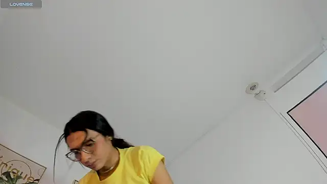 Maddie Ray online show from 15, 4, 2026