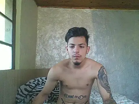 Snapshot of robertmrn112 chatting on 15, 5, 2026 robertmrn112 online show from 15, 5, 2026