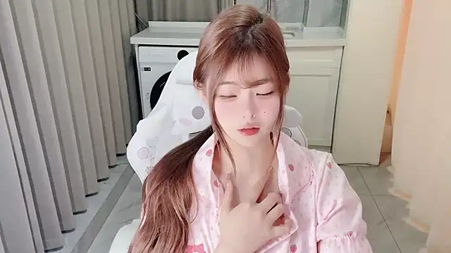Snapshot of xiaoyugan_cute chatting on 14, 6, 2026 xiaoyugan cute online show from 14, 6, 2026