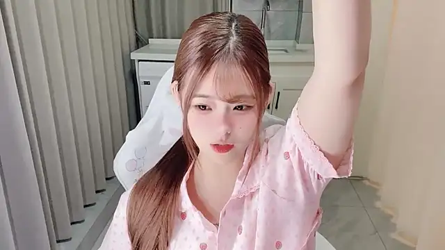 Snapshot of xiaoyugan_cute chatting on 18, 6, 2026 xiaoyugan cute online show from 18, 6, 2026