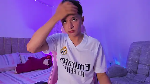 Snapshot of SaNti_ll chatting on 8, 4, 2026 SaNti ll online show from 8, 4, 2026