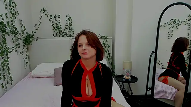 Snapshot of Charlotte_Stee chatting on 2, 7, 2026 Charlotte Stee online show from 2, 7, 2026