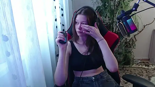 PunyKnee online show from 28, 4, 2026