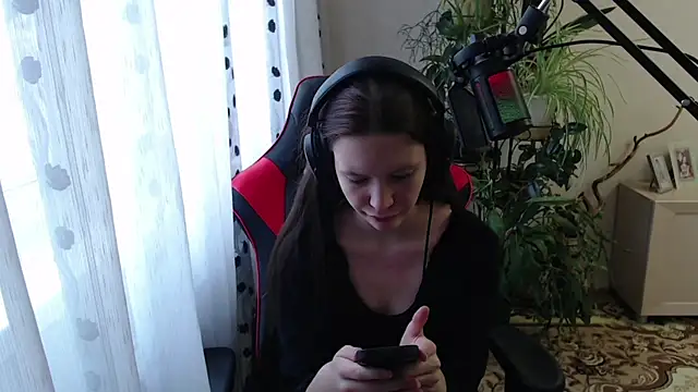 PunyKnee online show from 10, 4, 2026