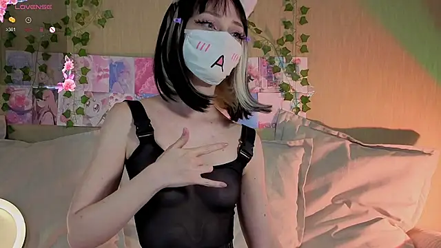 LunaNyanmi online show from 29, 4, 2026