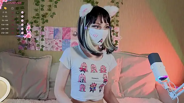 LunaNyanmi online show from 18, 4, 2026