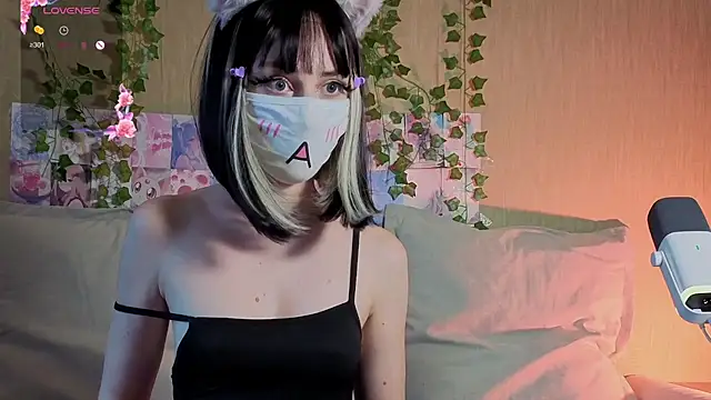 LunaNyanmi online show from 30, 5, 2026