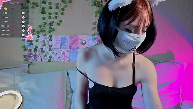 LunaNyanmi online show from 15, 4, 2026