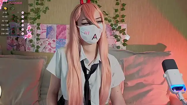 LunaNyanmi online show from 16, 4, 2026