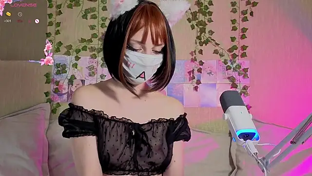 LunaNyanmi online show from 14, 4, 2026