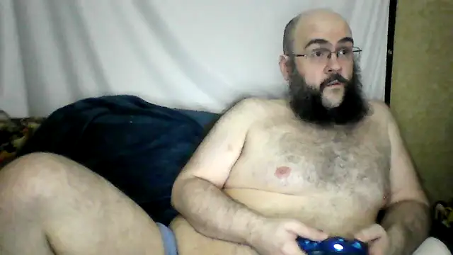 Snapshot of BriTheTopBear chatting on 28, 4, 2026 BriTheTopBear online show from 28, 4, 2026