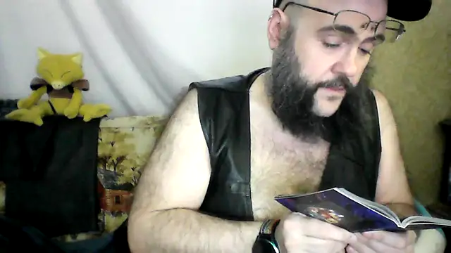 Snapshot of BriTheTopBear chatting on 14, 5, 2026 BriTheTopBear online show from 14, 5, 2026
