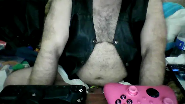Snapshot of BriTheTopBear chatting on 17, 5, 2026 BriTheTopBear online show from 17, 5, 2026