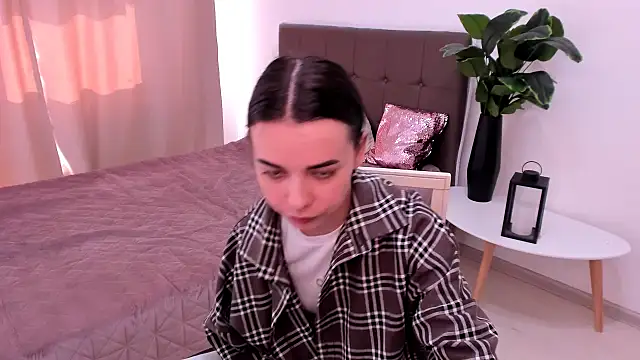 Little Ami  online show from 15, 4, 2026