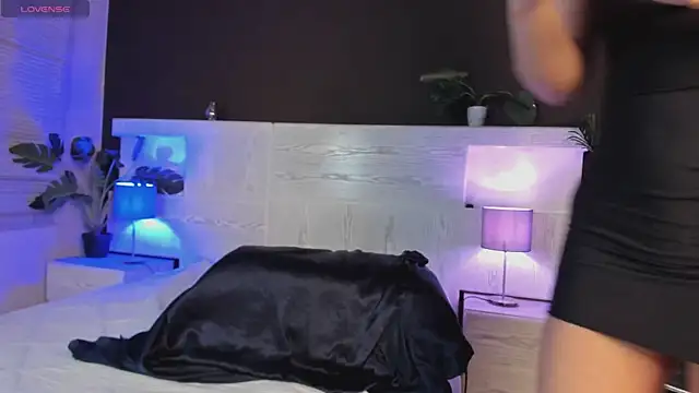 angelina hilton online show from 4, 7, 2026