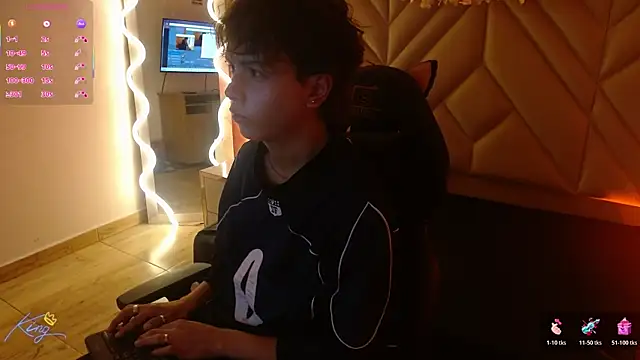 Snapshot of Elian_tay chatting on 8, 4, 2026 Elian tay online show from 8, 4, 2026