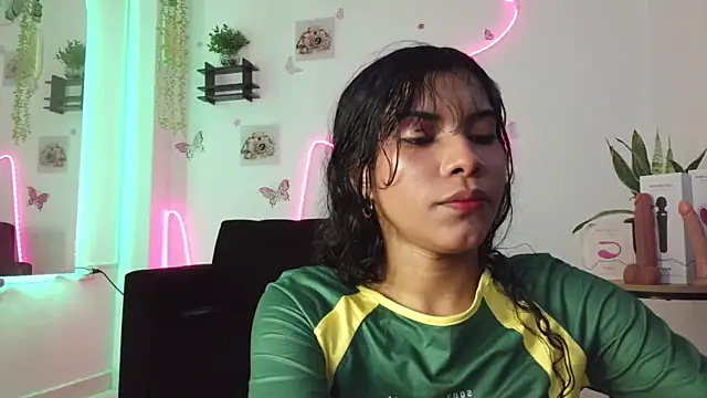 Daviana hill  online show from 17, 4, 2026