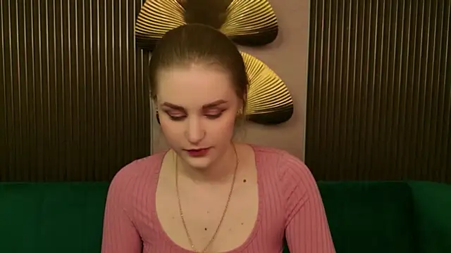 Snapshot of Molly_Voses chatting on 19, 5, 2026 Molly Voses online show from 19, 5, 2026