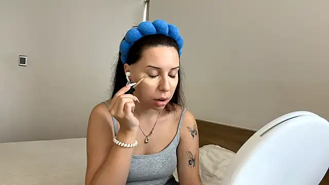 VinitaAskia online show from 15, 4, 2026