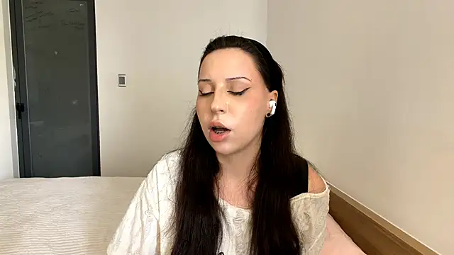 VinitaAskia online show from 9, 4, 2026