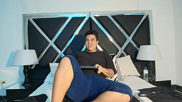 ZeusSmithh online show from 16, 4, 2026